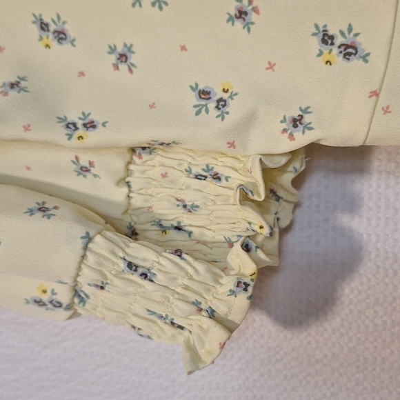BCBGeneration Ditsy Floral , Wrap Top  size Medium.. NWT - Picture 10 of 12